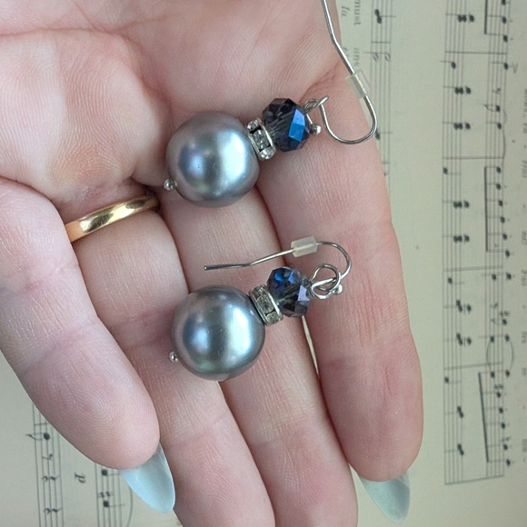 Elegant Silver and Blue Pearl Earrings - Picture 4 of 5
